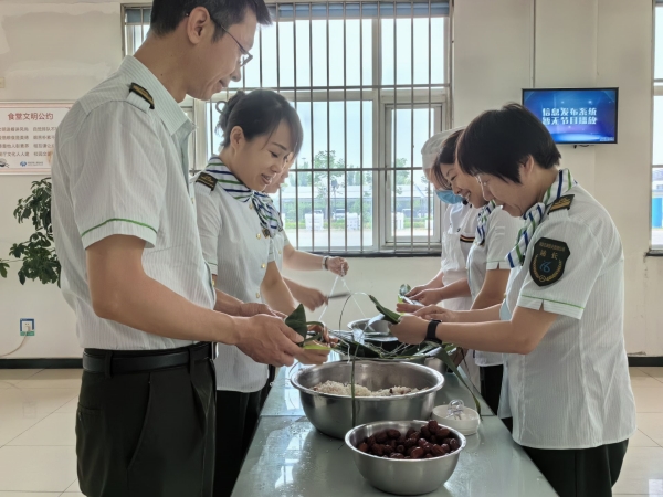 杨丽端午1_副本.jpg