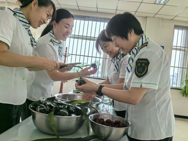 杨丽端午2_副本.jpg