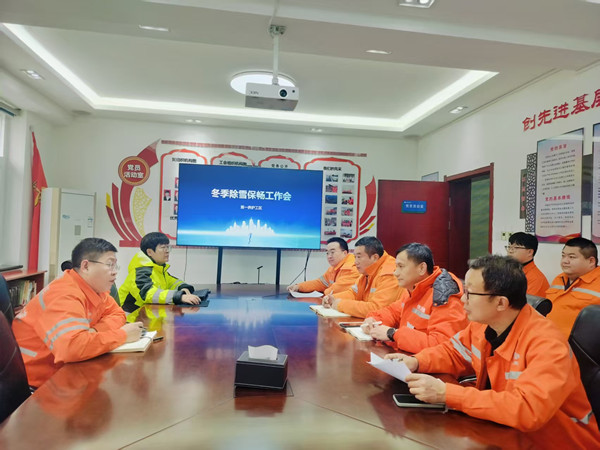 除雪准备_副本.jpg 除雪准备_副本.jpg