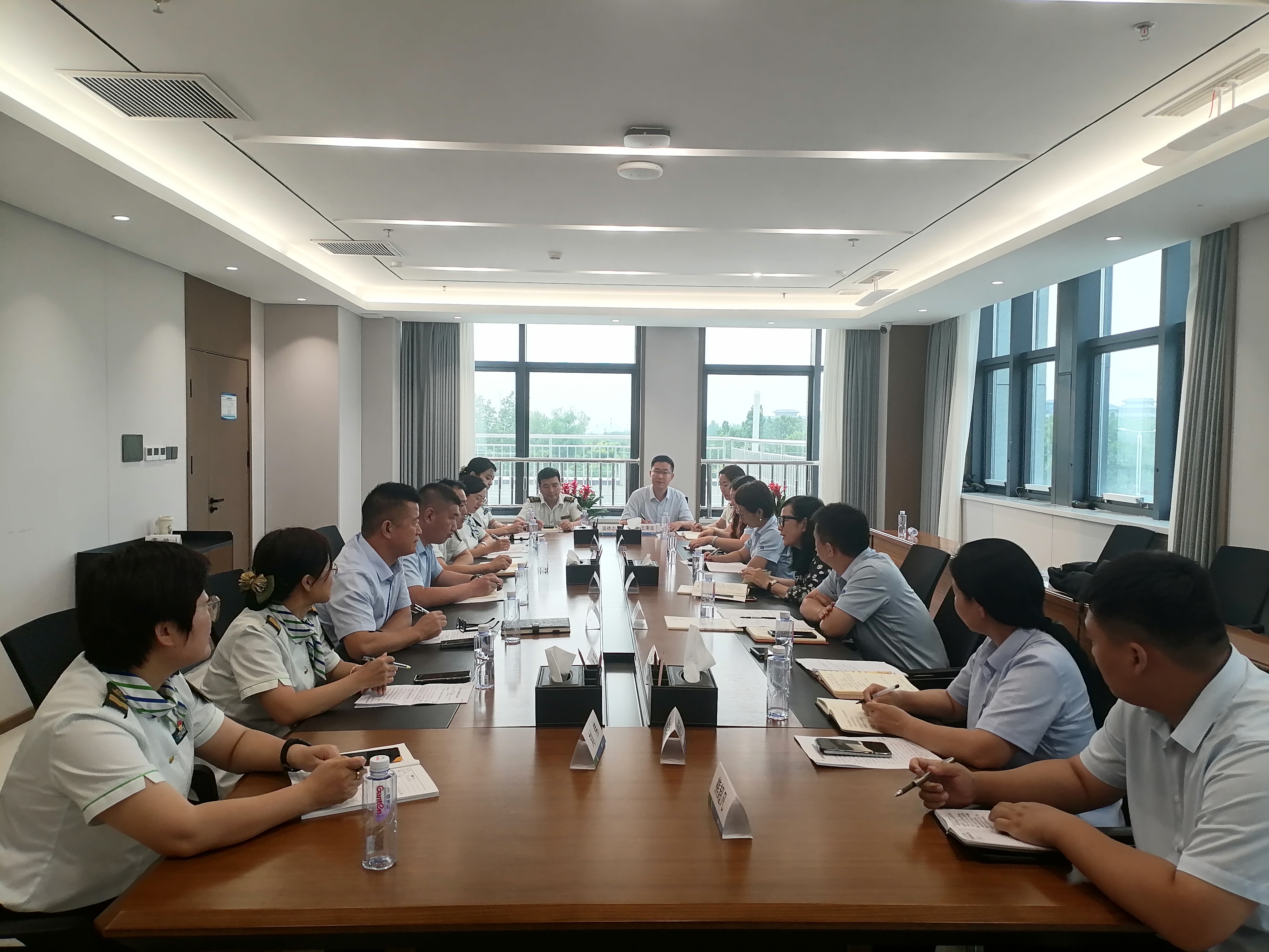 座谈会.jpg