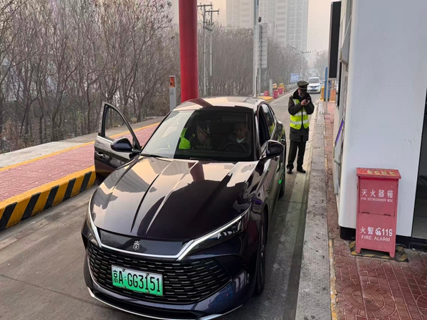 《值班站长秒变修车工》廉淑娟_副本.jpg 《值班站长秒变修车工》廉淑娟_副本.jpg